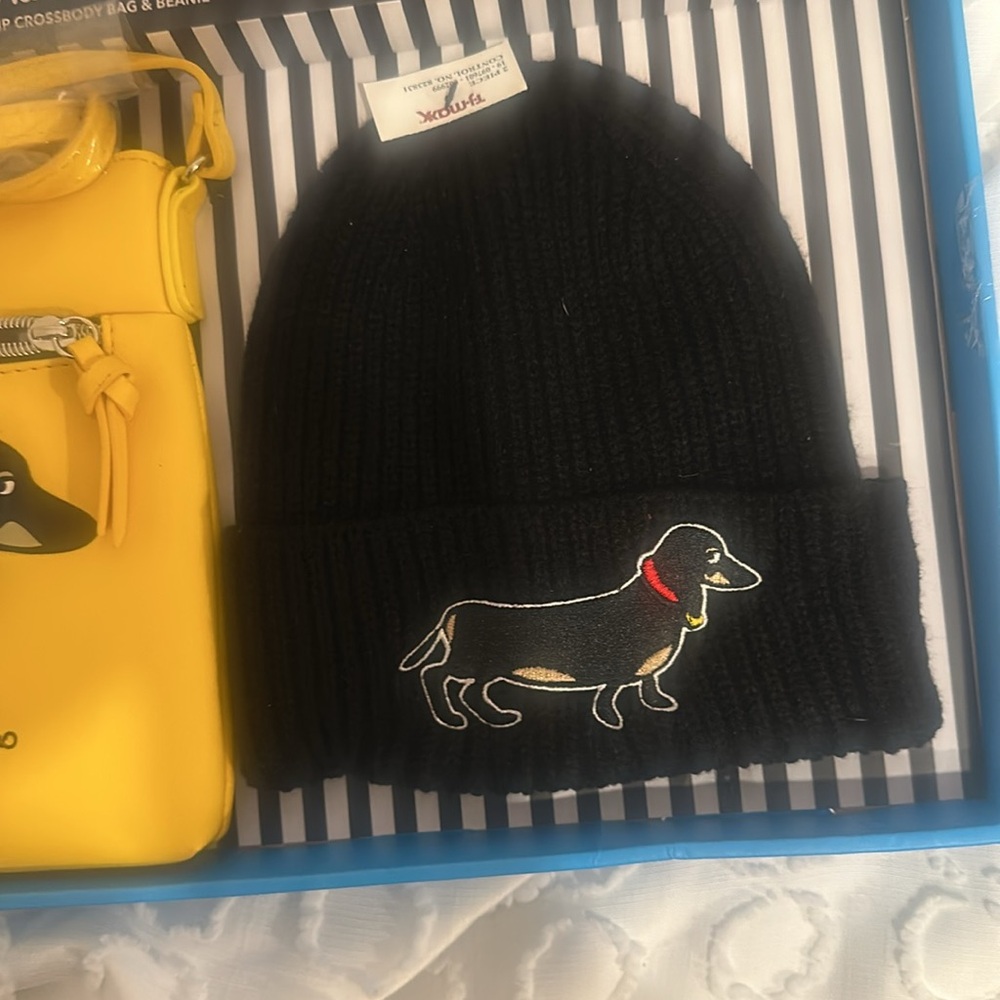 NWT Marc Tetro Dachshund Dog Crossbody Bag & Beanie Hat Gift Set- price is firm - Picture 10 of 11